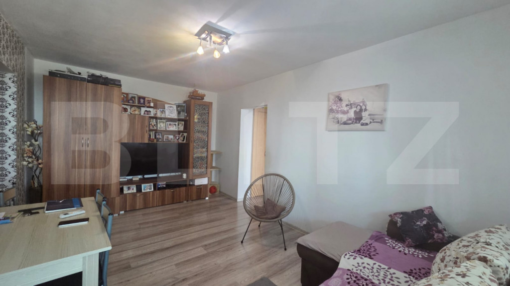 Apartament 2 camere, semidecomandat, transformat in 3 camere