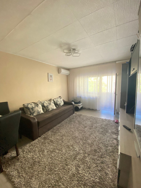 Apartament 2 camere decomandat, mobilat, etaj 1 – Bld. Re