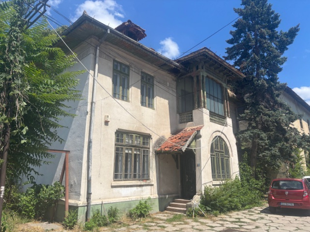 Casa boiereasca D+P+1, 380mp utili, zona Centrala