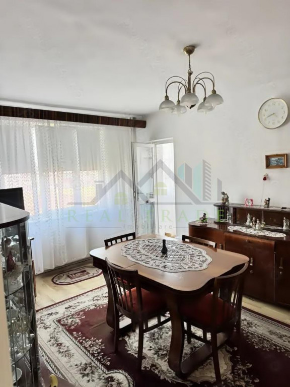Apartament 2 camere etaj intermediar zona Noua