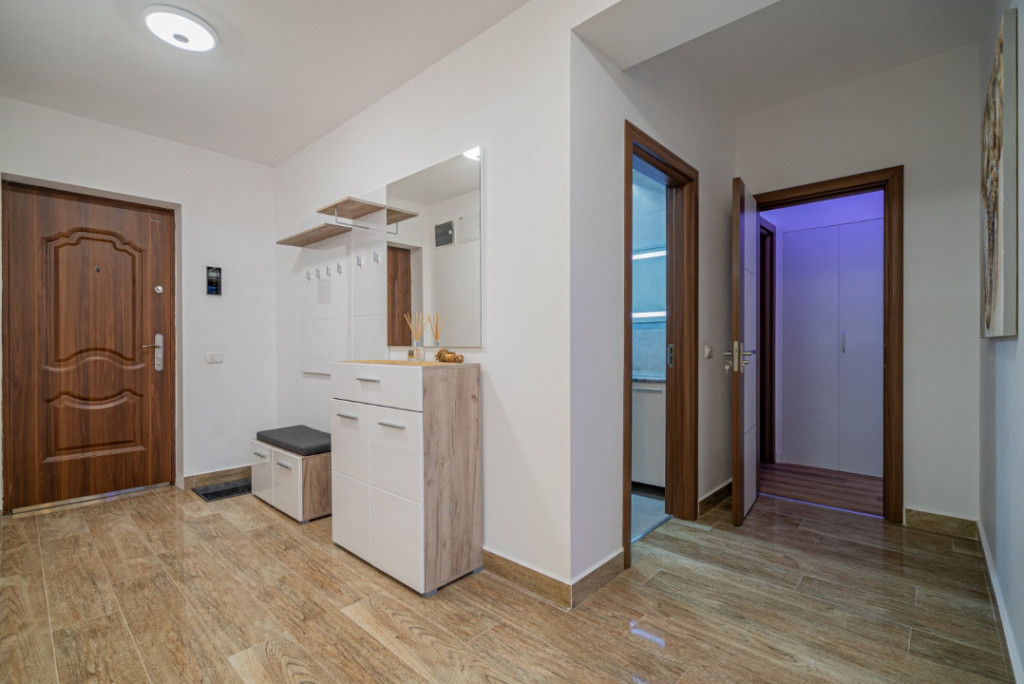 Apartament 3 camere, 100 m², decomandat, parcare subterană