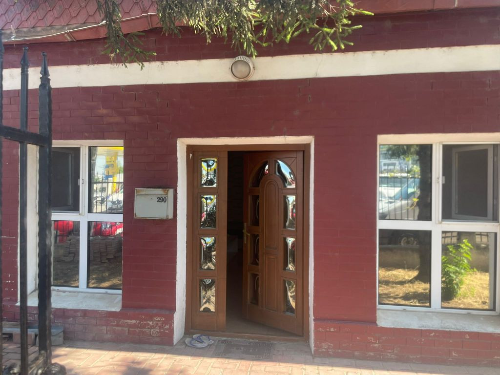 Casa de inchiriat - 200 mp - 6 dormitoare - Str. Tecuci