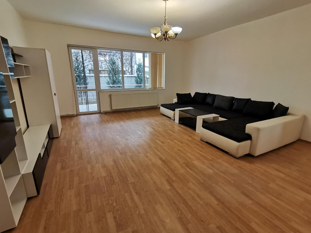 INCHIRIEZ apartament 3 camere decomandat la vila, zona Strand