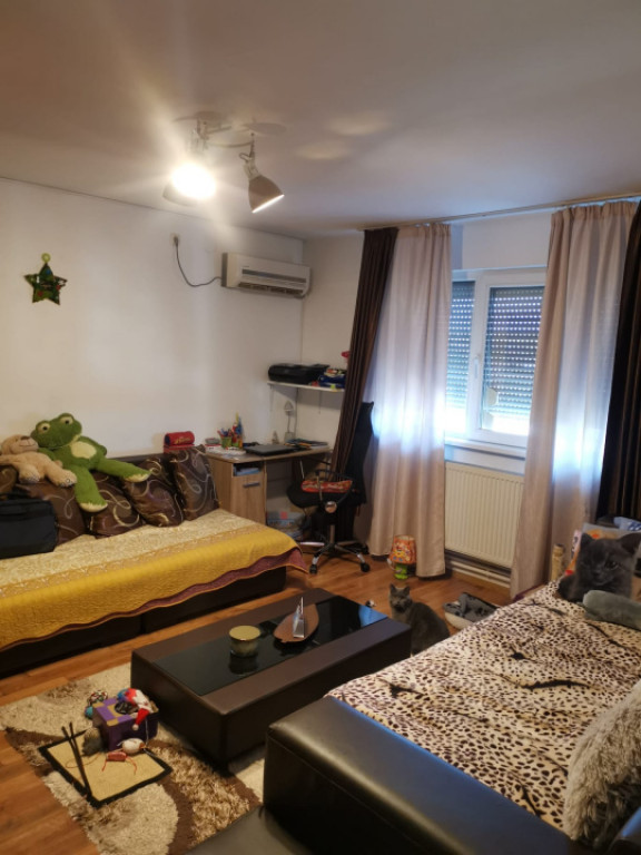 Apartament de vanzare, cu 2 camere, 52 mp, zona Rovine