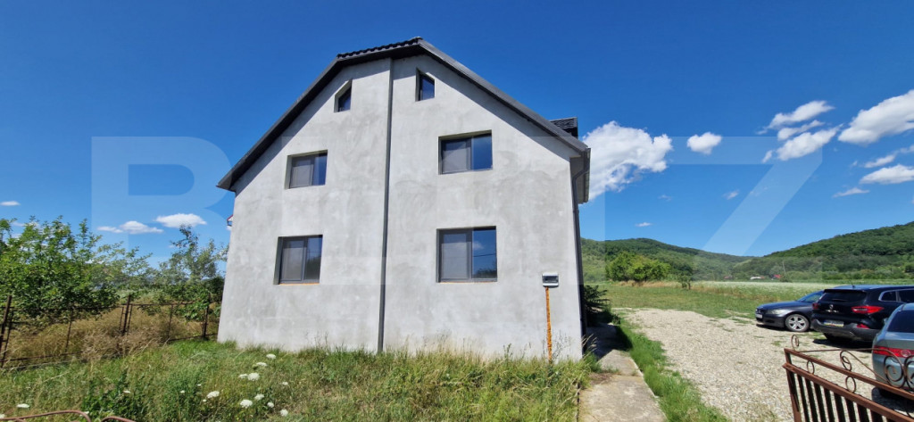 Casa cu mansarda, 220 mp, in zona Colldau, 3 km de Beclean