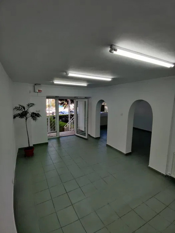 SPATIU COMERCIAL LA PARTER CU INTRARE DIN STRADA