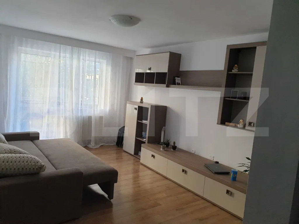 Apartament cu 2 camere, decomandat, proaspat renovat, zona M