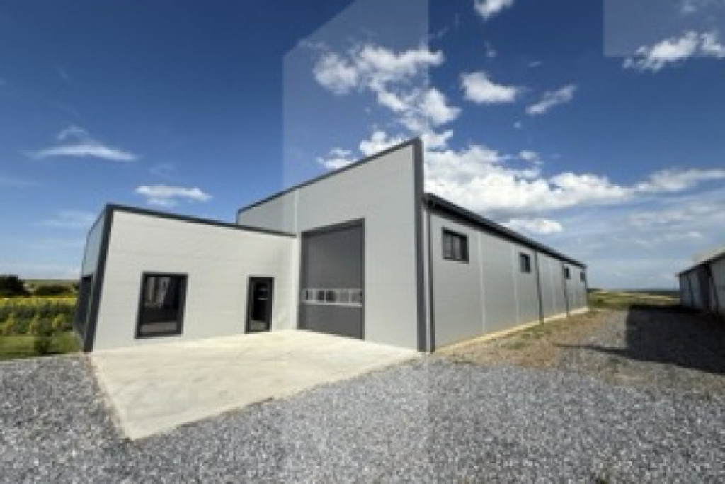 Hala 585 mp + curte 3000 mp