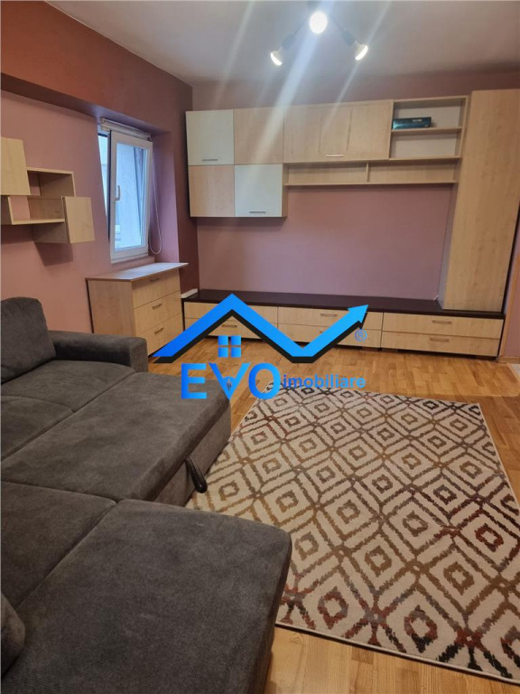Apartament cu 3 camere, doua bai, strada Arcu