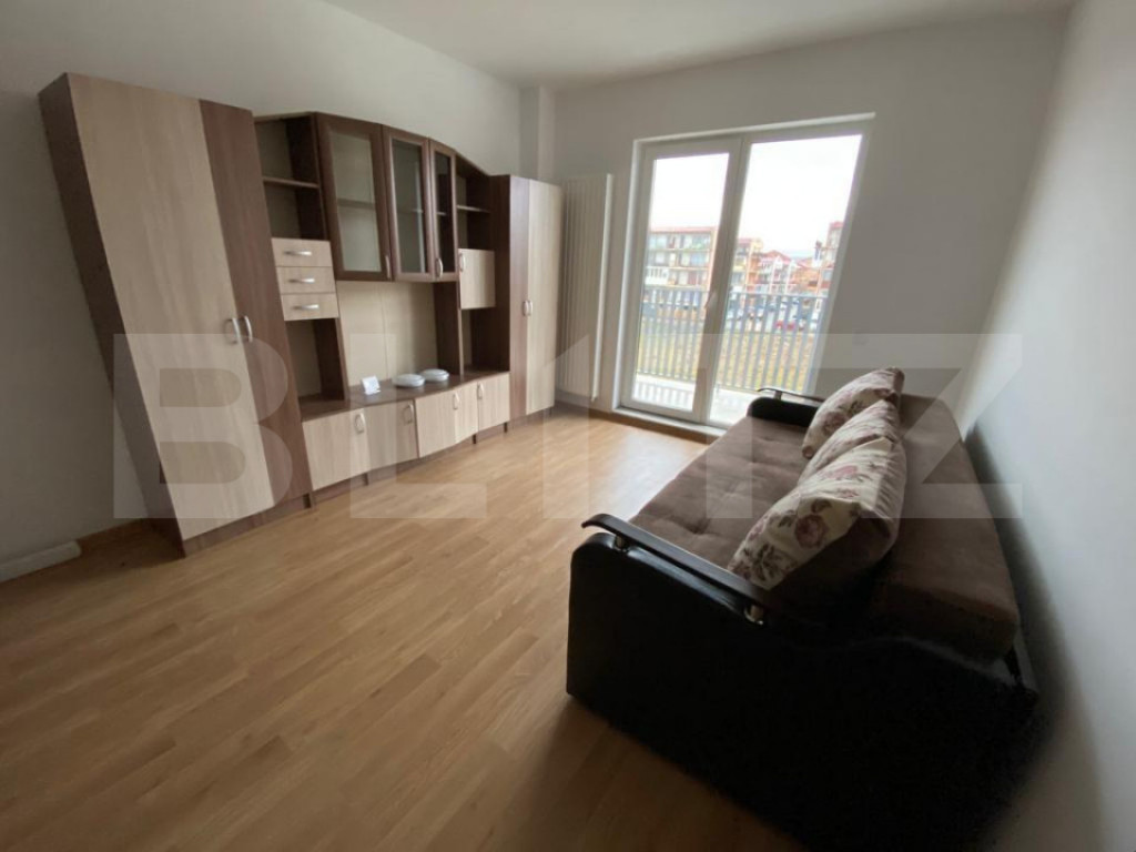 Apartament o camera, decomandat, 36 mp, lift, parcare, zona
