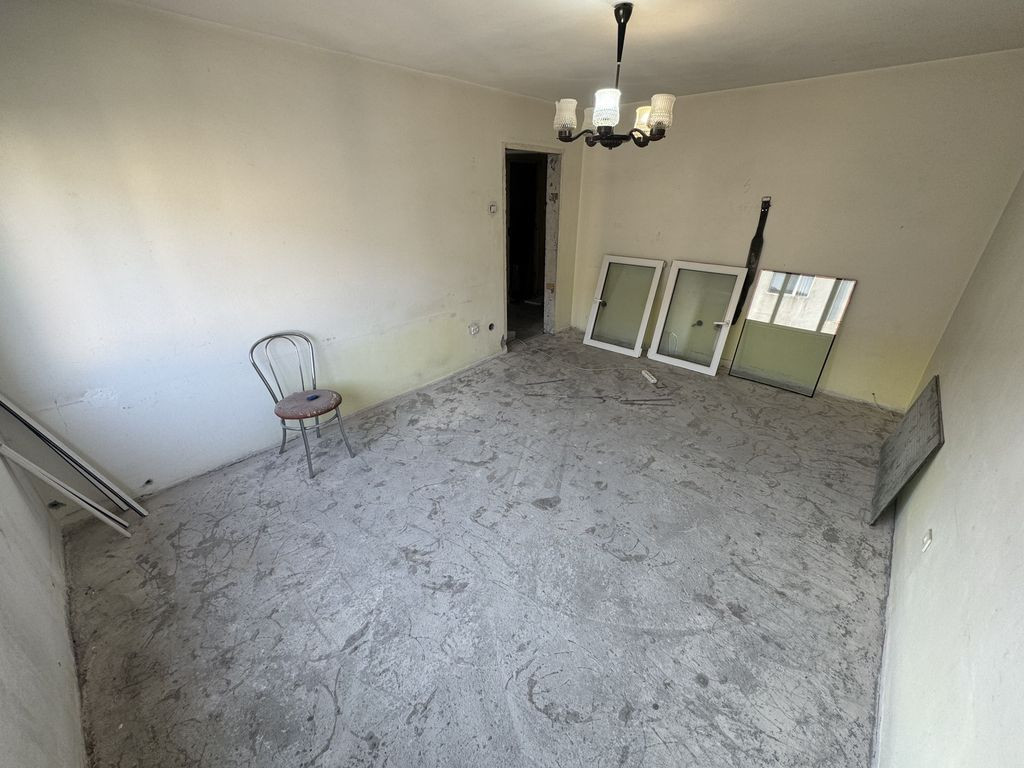 Apartament 3 camere zona Cet