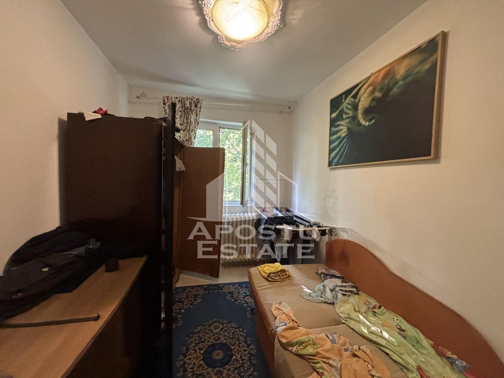Apartament cu 3 camere in zona Sagului, etaj intermediar