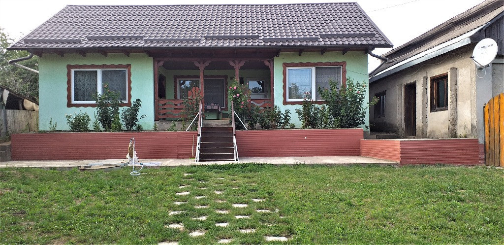 Casă, teren și anexe. În Botoșani, Unțeni, Burlești