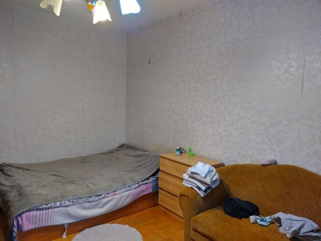 1 camera in zona Lipovei