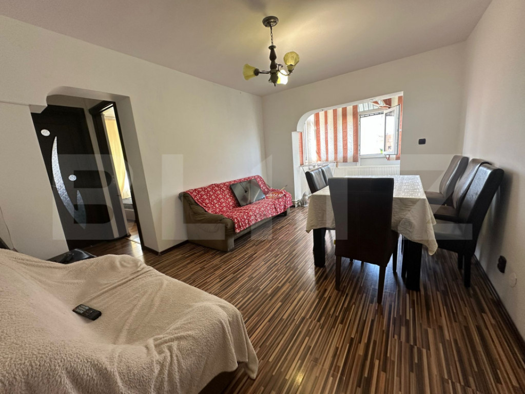 Apartament cu 3 camere, 48 mp, zona Plopilor