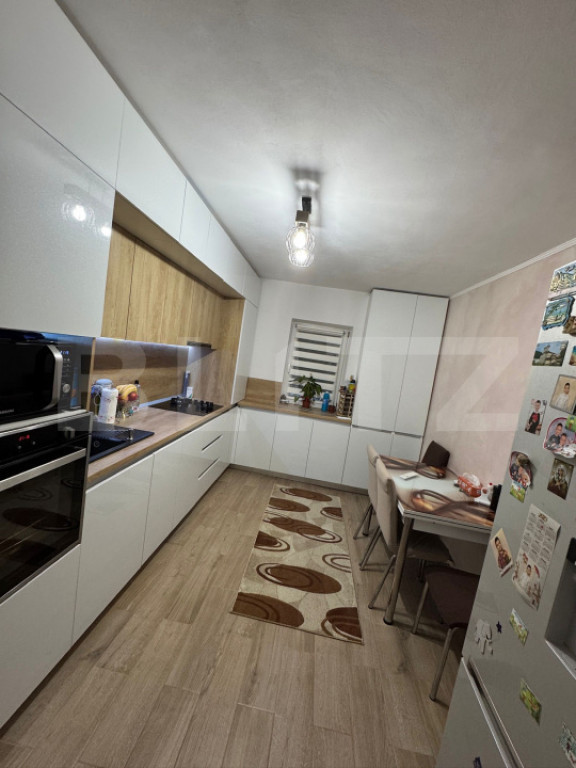 Apartament cu 3 camere, 65 mp, balcon de 3.5 mp, zona Marast