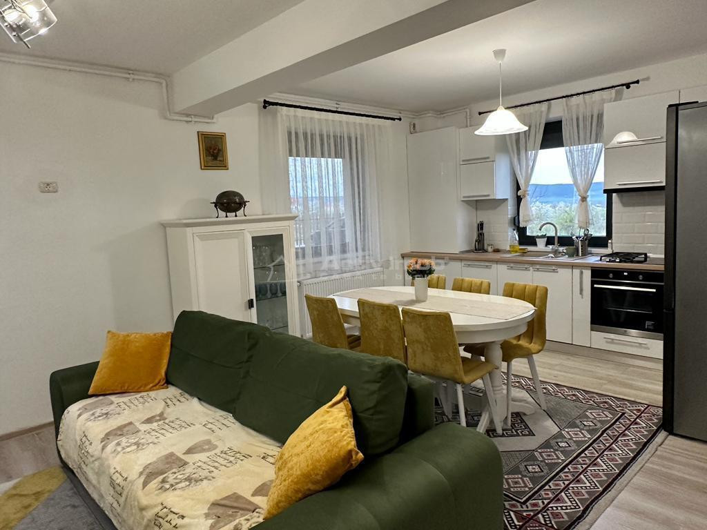 Apartament cu doua camere, mobilat