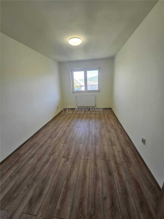 Apartament 3 camere de – 67 mp- Cugir