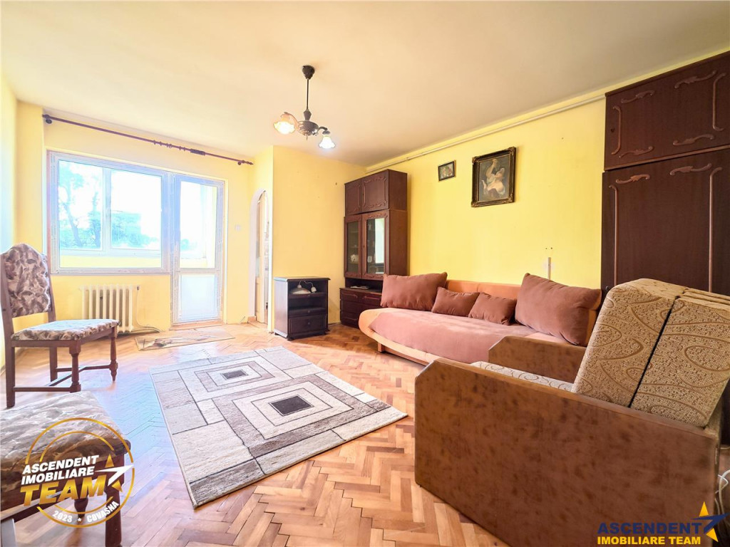 FILM! Garsoniera luminoasa, cu balcon, Lenin, Sfantu Gheorgh