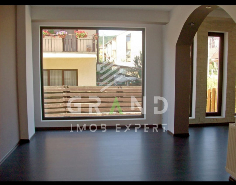 Duplex | Ideal pentru locuință sau sediu firma | Mănășt