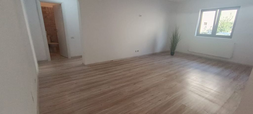 OCAZIE! Cel mai SPATIOS ap. 2 cam. + PARCARE ! Prelungire...