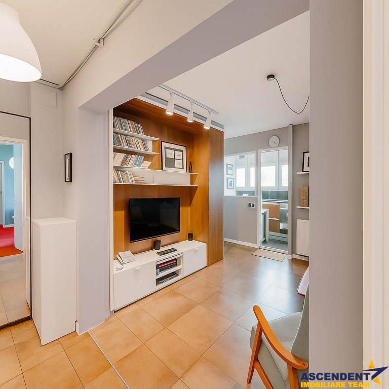 Apartament cu 2 camere,recompartimentat in 3 camere,54 mp,Gr