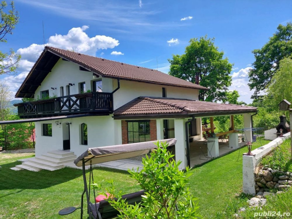 Casa cu peste 1HA pamant in Calimanesti Salatrucel