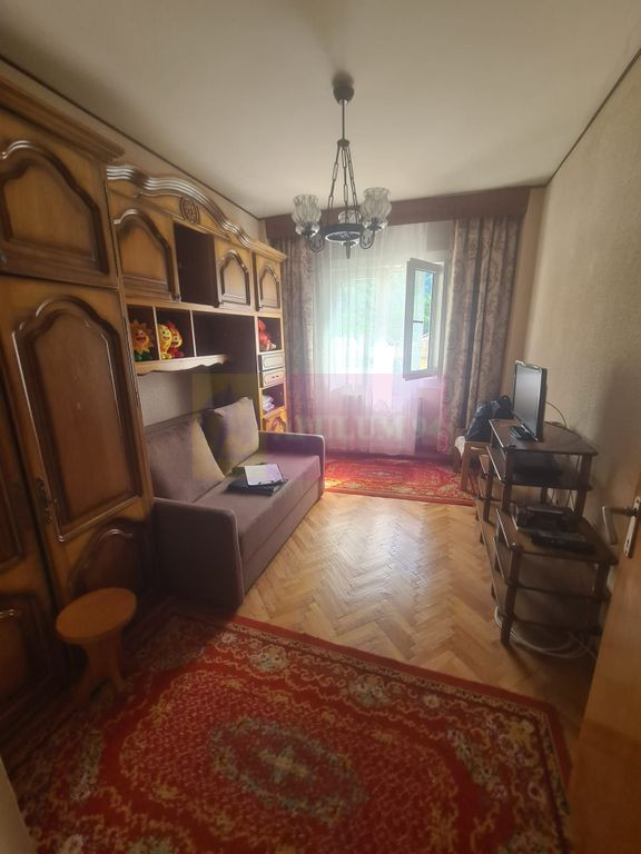 Apartament cu 3 camere de vanzare in Sinaia
