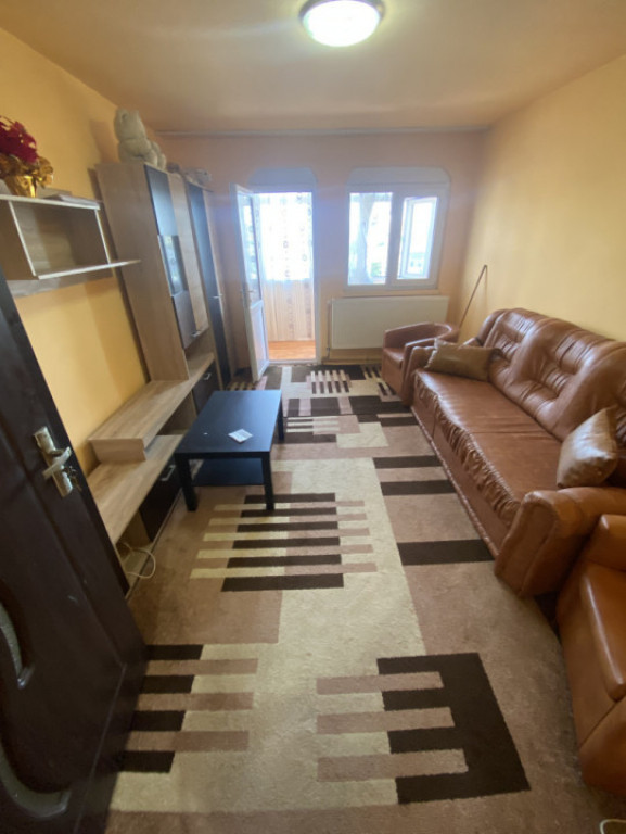 Apartament 3 camere decomandat,etaj 4/4 Bld. Racoteanu, Fili