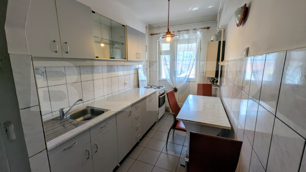 Garsoniera de inchiriat, cetate, etaj intermediar