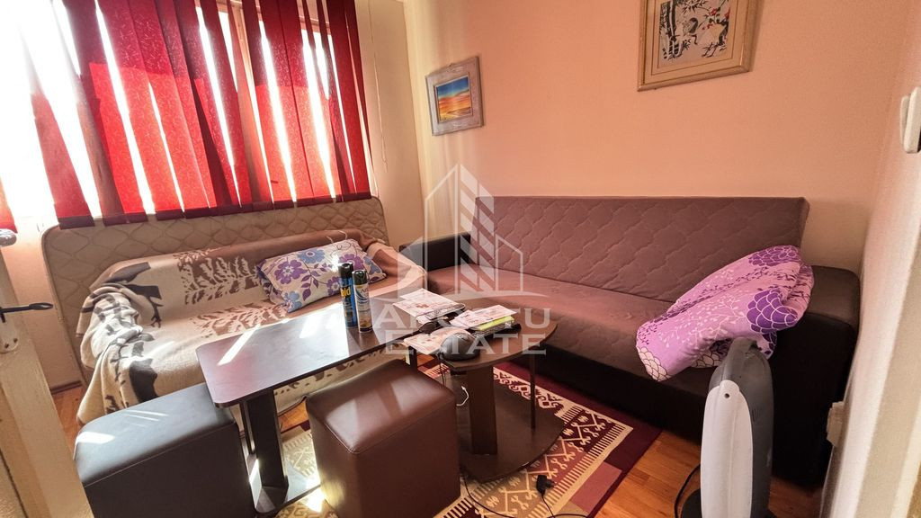 Garsoniera mobilata si utilata in UMT, bloc izolat