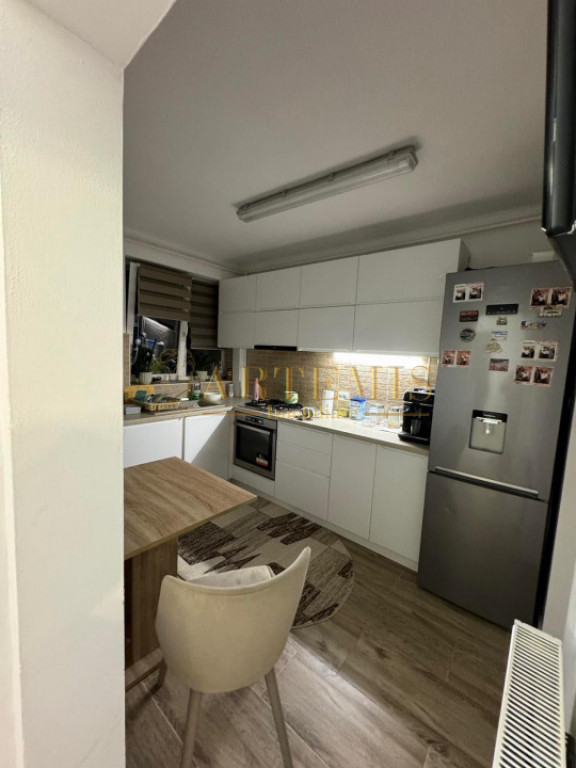 Apartament de 3 camere, decomandat, 70 mp., zona Independent