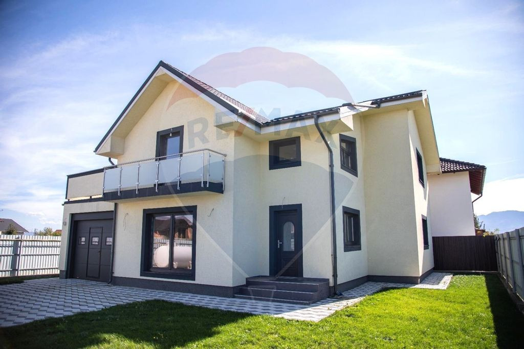 Casă / Vilă de vânzare Sânpetru, județul Brașov