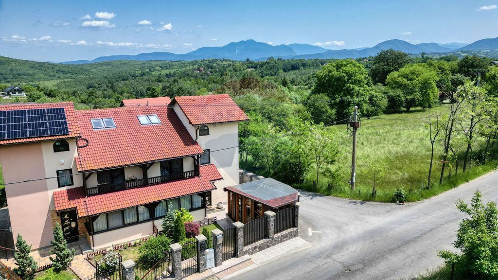 Casă / Vilă cu 7 camere de vânzare în zona Tohanita 0...