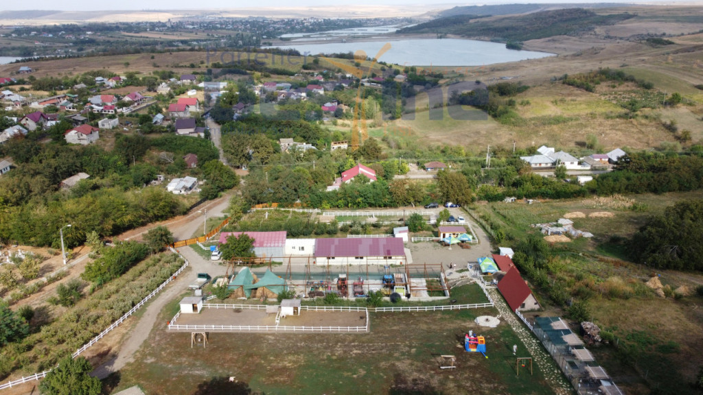 AFACERE - FERMĂ cu 20 ha, mini ZOO, hale si utilaje agricol