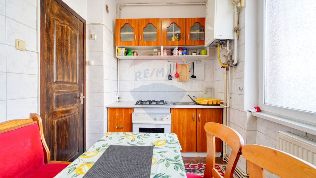 Apartament de Vanzare cu 2 Camere / Zona Tractorul