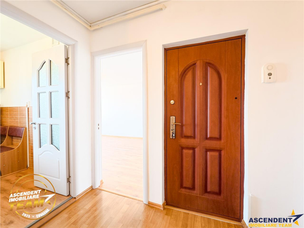Tur 3D! Apartament luminos,decomandat, renovat,3 camere,Leni