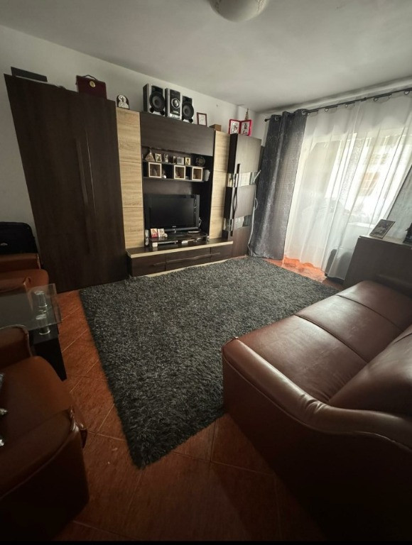 Apartament cu 2 camere decomandate - etaj 1 Zona Burdujeni