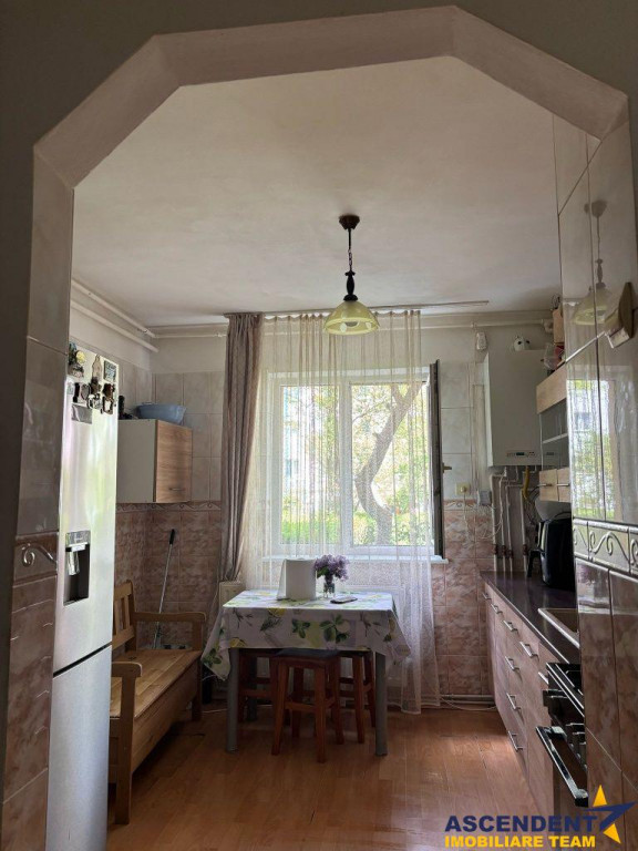 Incadrata de spatiu verde, Astra, Brasov