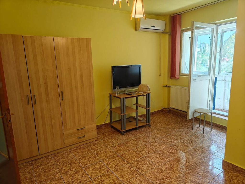 Garsonieră decomandată 30 mp, etaj 2, zona Dristor – ...