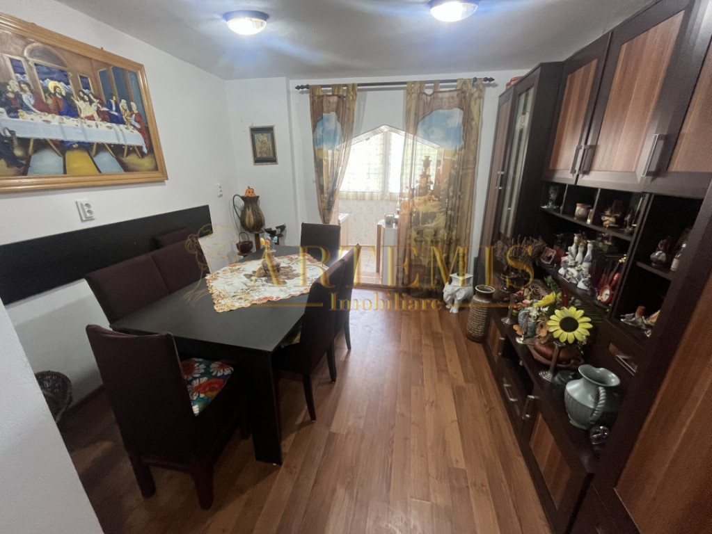 Apartament 2 camere , etaj 2 , decomandat