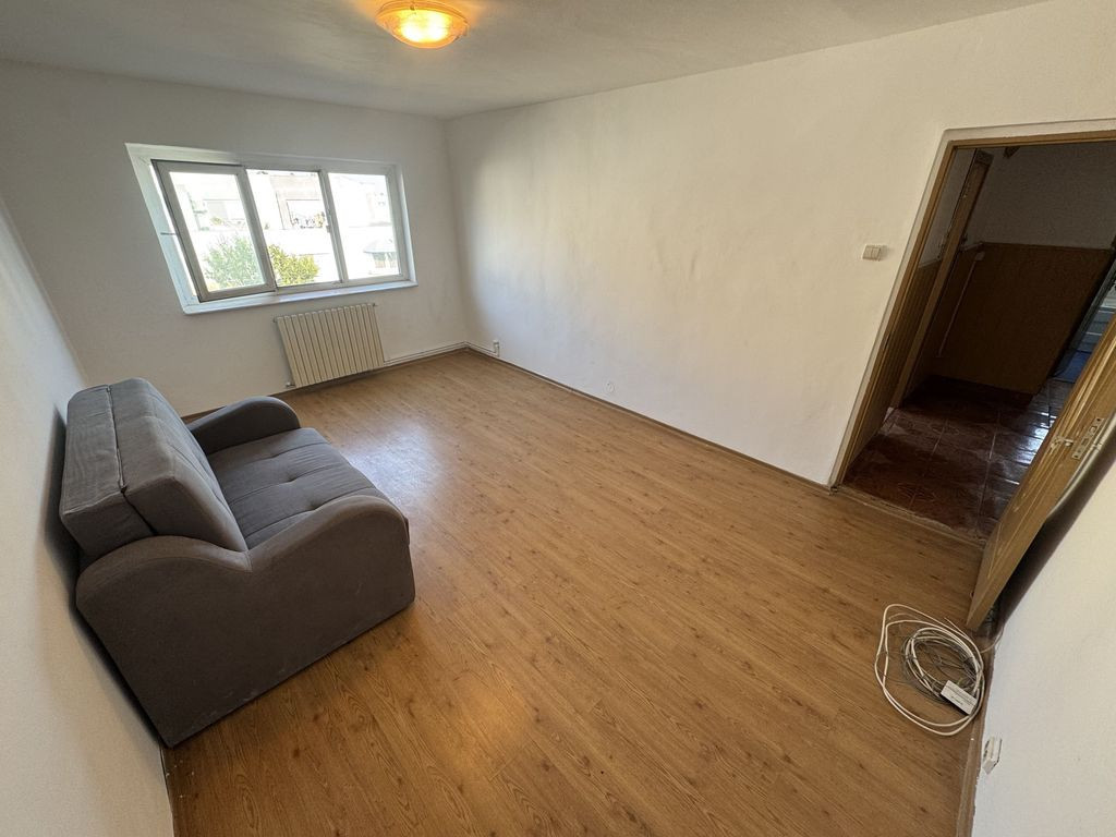 Apartament 2 camere zona Poarta 6