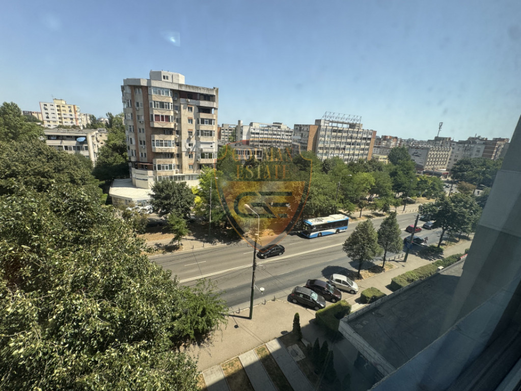 2 camere et 6/10, decomandat, Tomis Nord Bd Tomis colț cu S