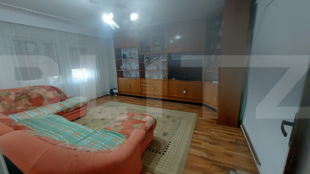 Apartament de vanzare, cu 3 camere, etaj 4, zona Girocului