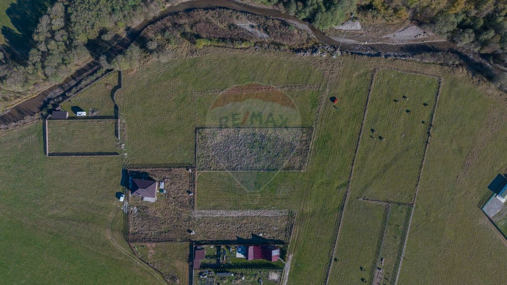 Teren cu priveliște de vis și curent trifazic – Plaiu...