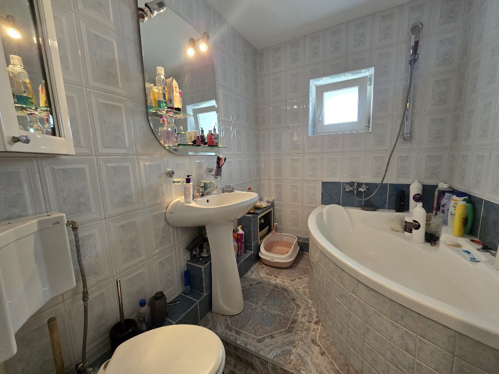 Turda-Apart. 2cam,decomandat,supraf. 59mp,bloc1982,reabilitat,mobilat/