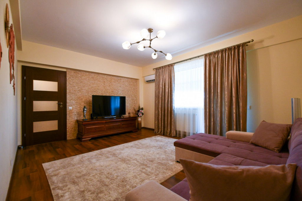 Piata Muncii Bd. Decebal Global City 3 camere 88mp + garaj s