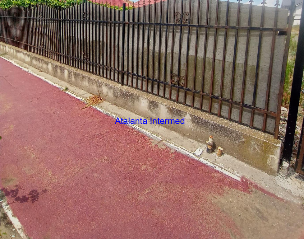 Teren intre case Valu lui Traian