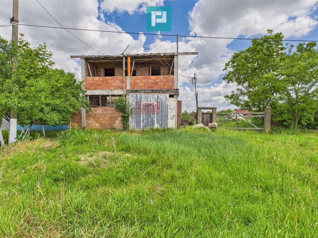 Casă mare, la rosu cu teren generos în Șimand