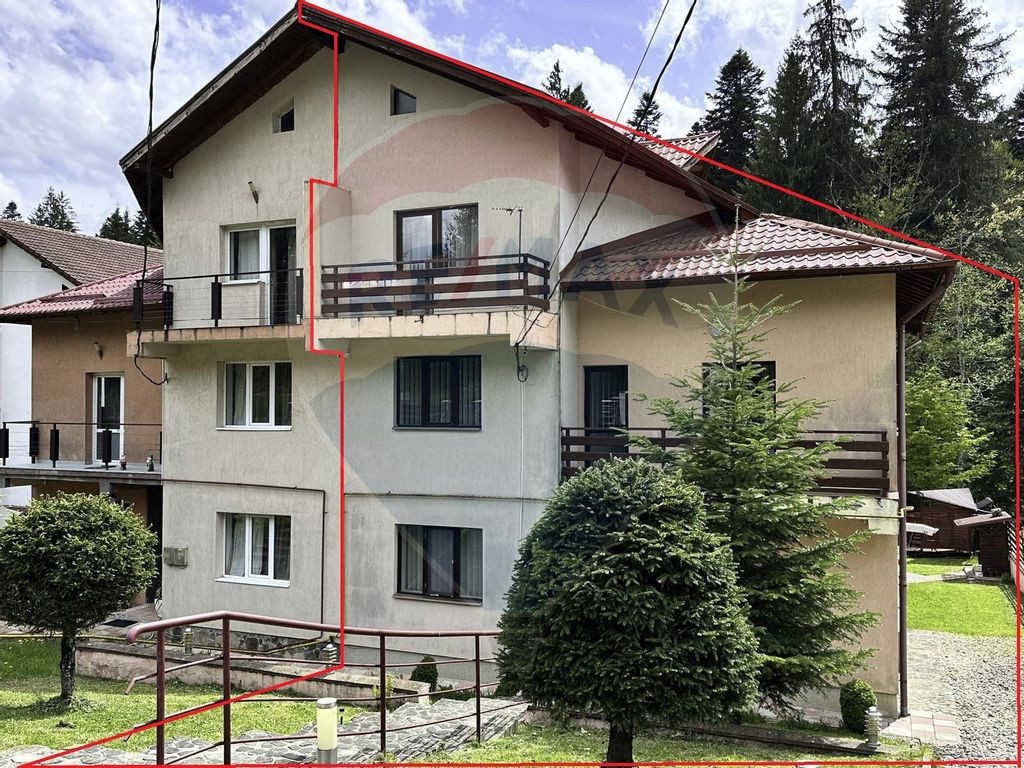 Casă / Vilă cu 9 camere de vânzare în zona Valea Rasn...